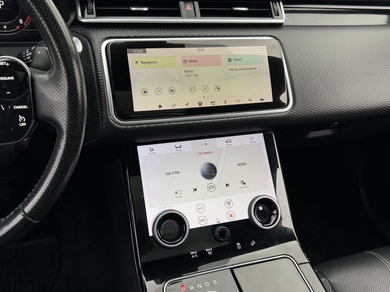 Used 2018 Land Rover Range Rover Velar S image 20