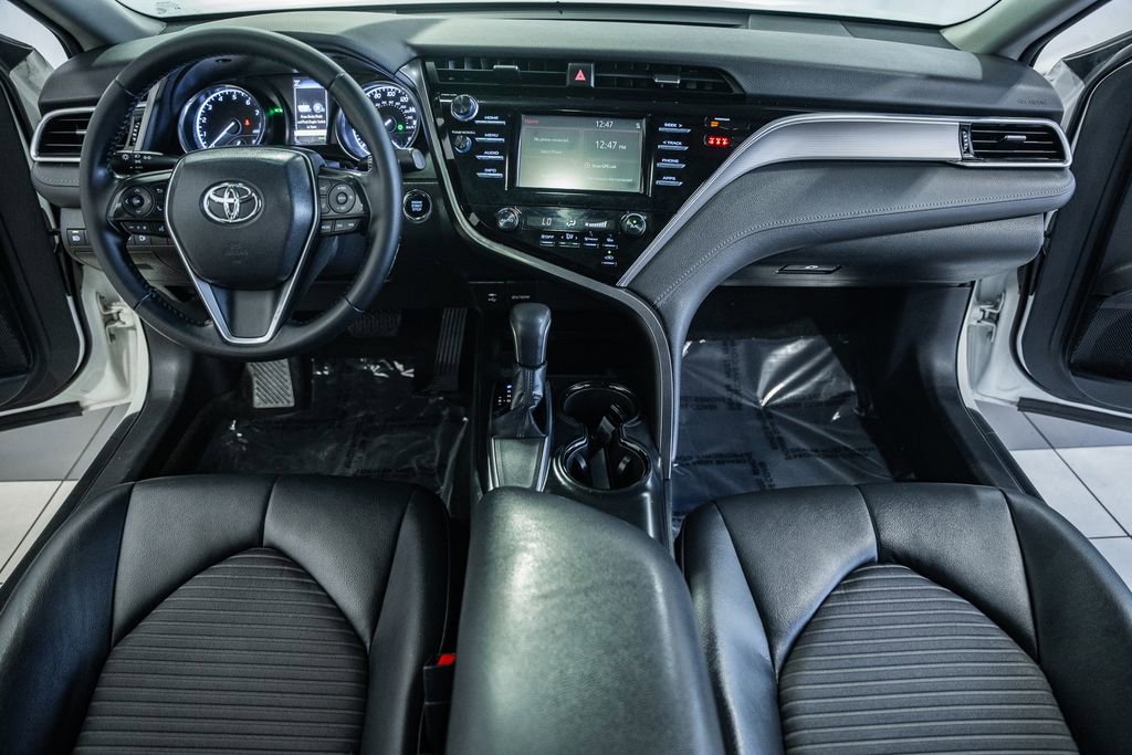Used 2018 Toyota Camry SE w/ Moonroof Package image 17