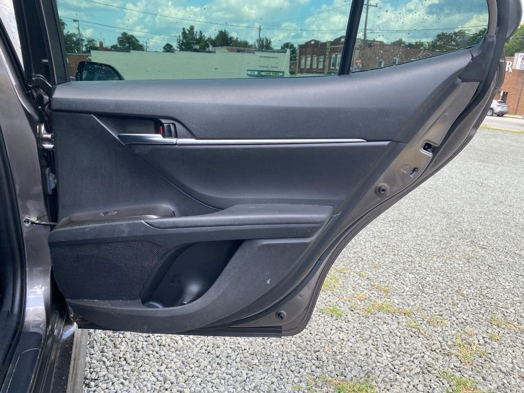 Used 2022 Toyota Camry SE image 19