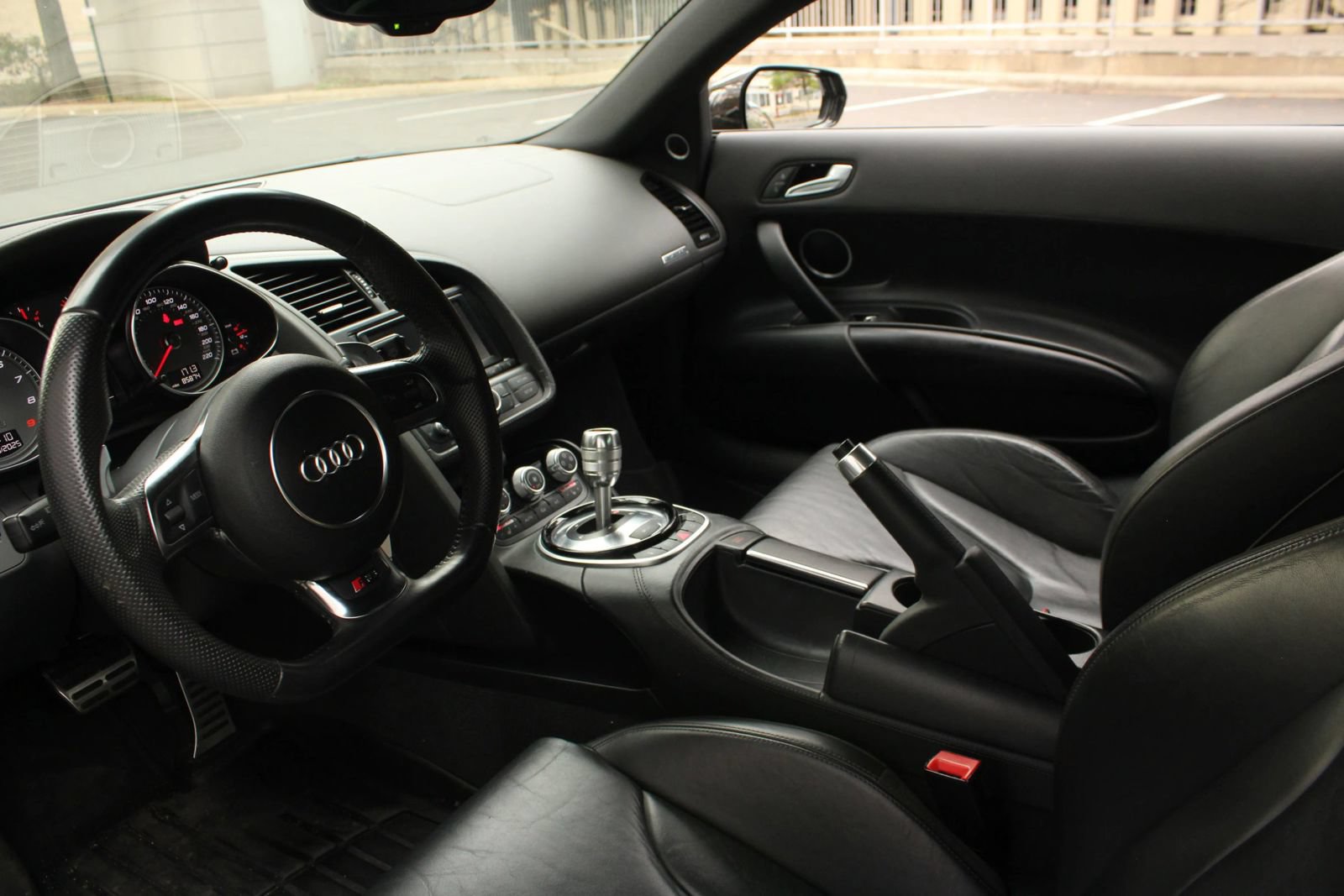 Used 2014 Audi R8 V8 w/ Enhanced Leather Package AWD/4WD image 24