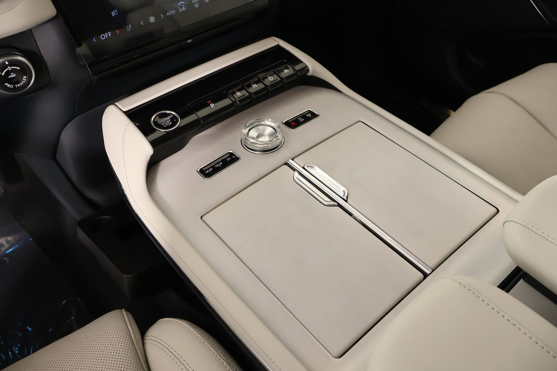 New 2026 Lincoln Navigator Premiere AWD/4WD image 8