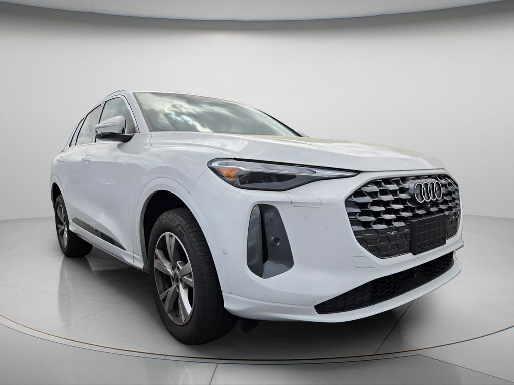 Certified 2025 Audi Q5 Premium w/ Convenience Package image 4