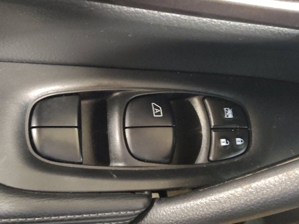 Used 2015 Nissan Rogue S AWD/4WD image 27