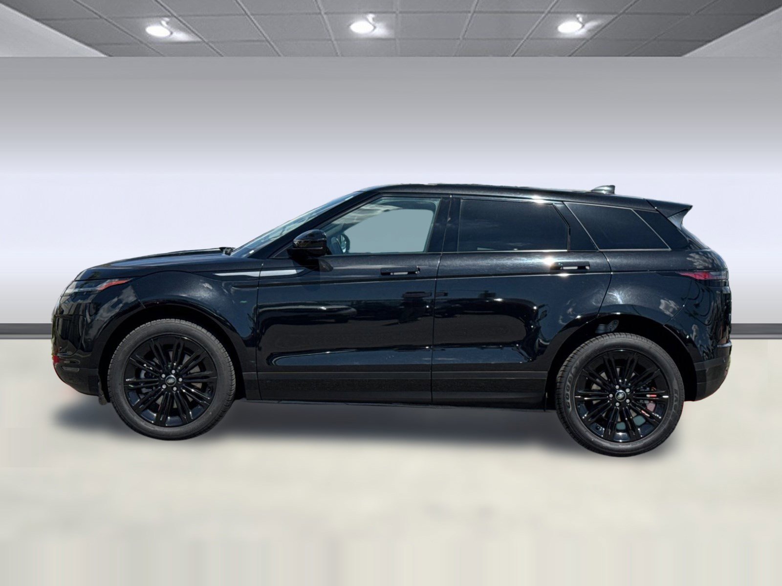 Used 2025 Land Rover Range Rover Evoque S image 2