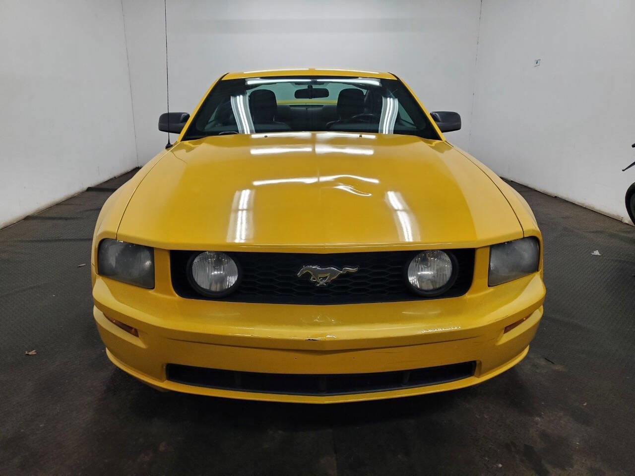 Used 2005 Ford Mustang GT Premium image 2