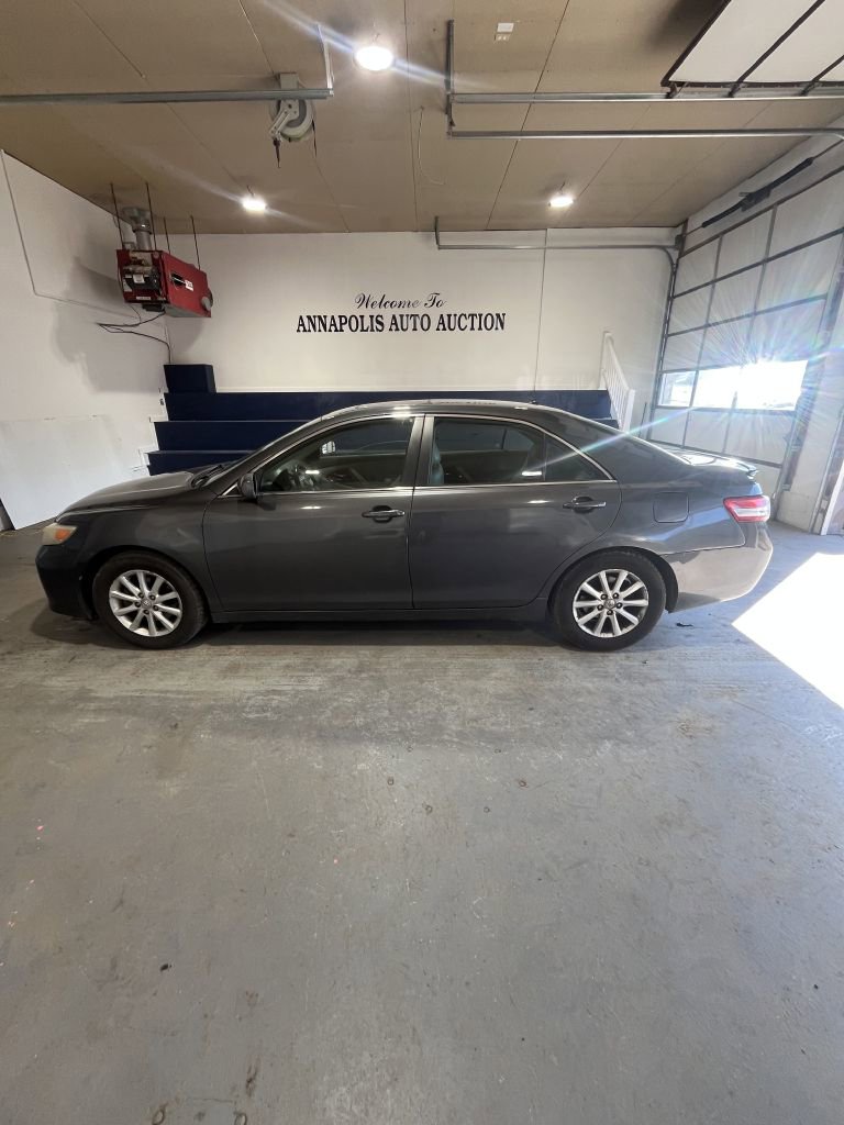 Used 2011 Toyota Camry XLE w/ SE/XLE Extra-Value Pkg