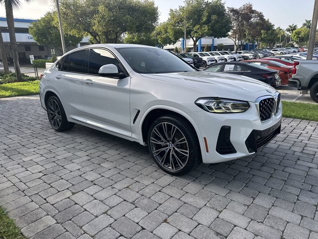 Used 2022 BMW X4 xDrive30i w/ M Sport Package AWD/4WD image 16