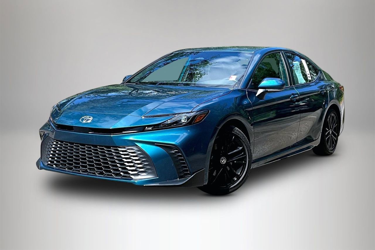 Used 2025 Toyota Camry SE w/ Convenience Package FWD image 1