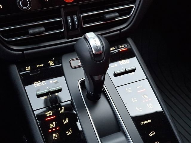 Used 2026 Porsche Macan AWD/4WD image 19