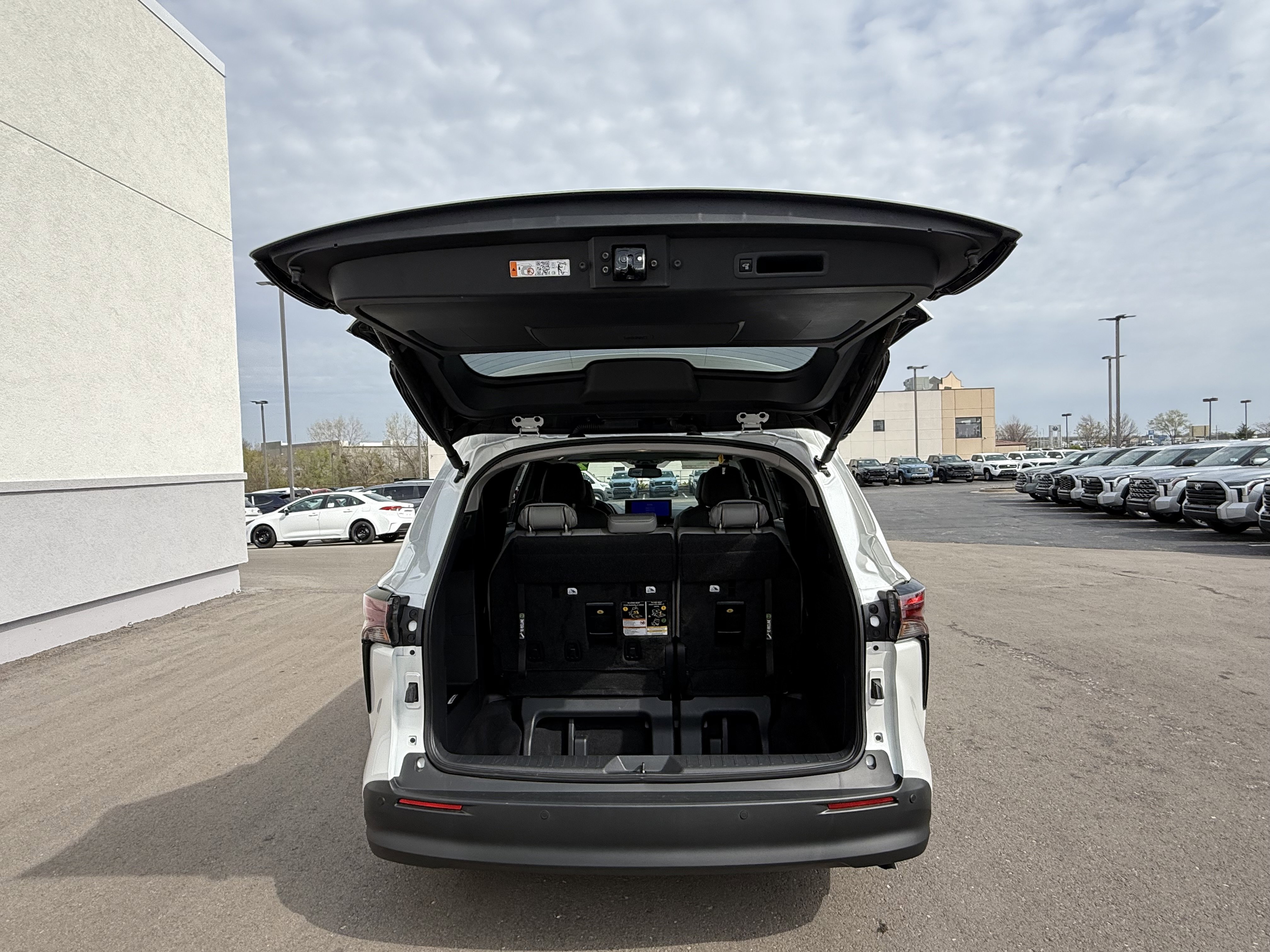 Certified 2025 Toyota Sienna XLE w/ XLE Plus Package image 25
