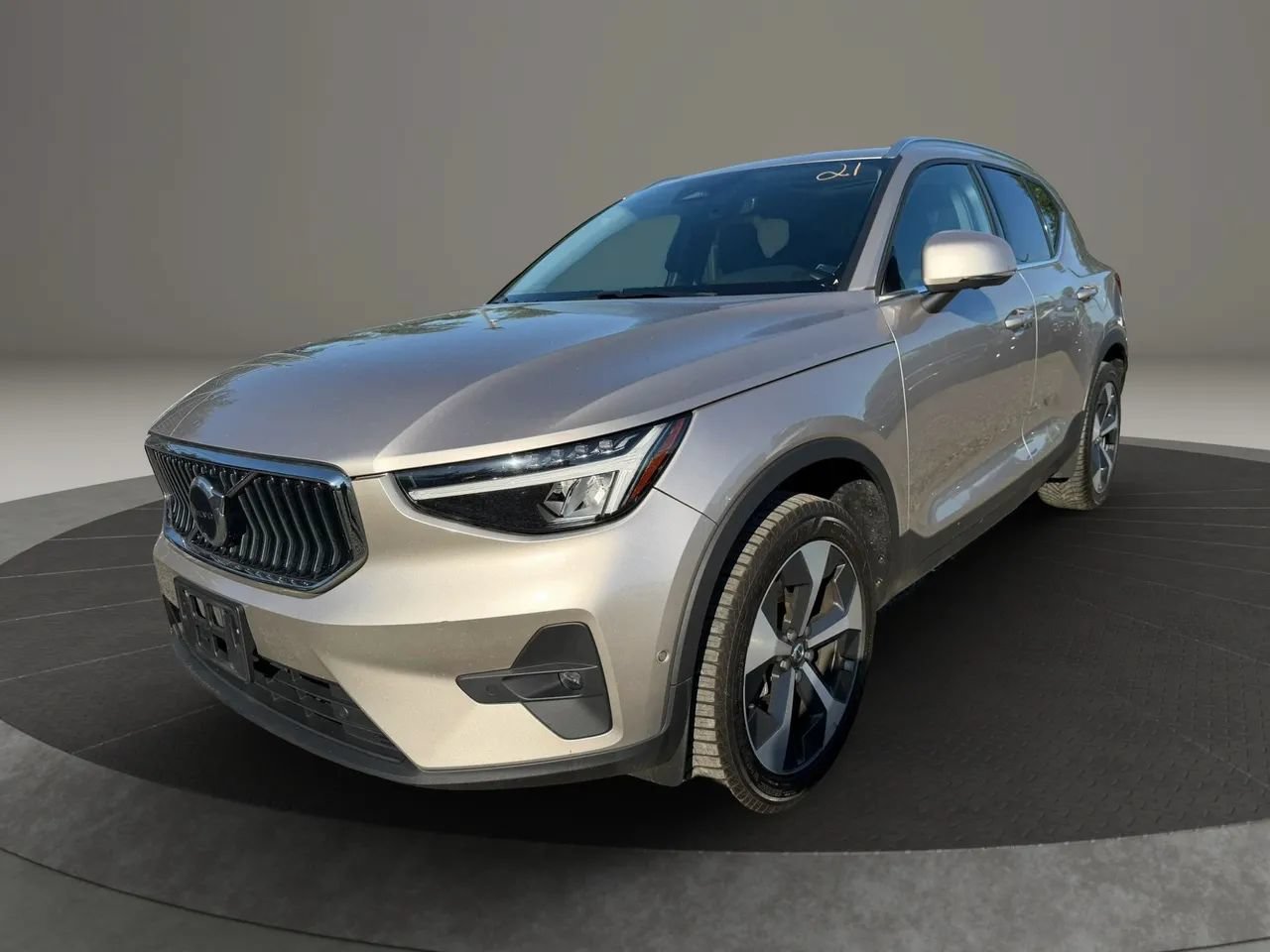 Used 2024 Volvo XC40 B5 Plus AWD/4WD image 1