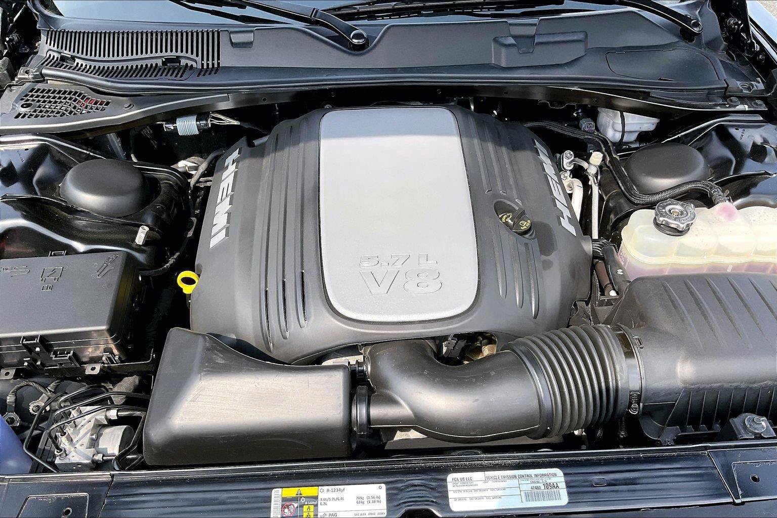 Used 2015 Dodge Challenger R/T Plus RWD image 10
