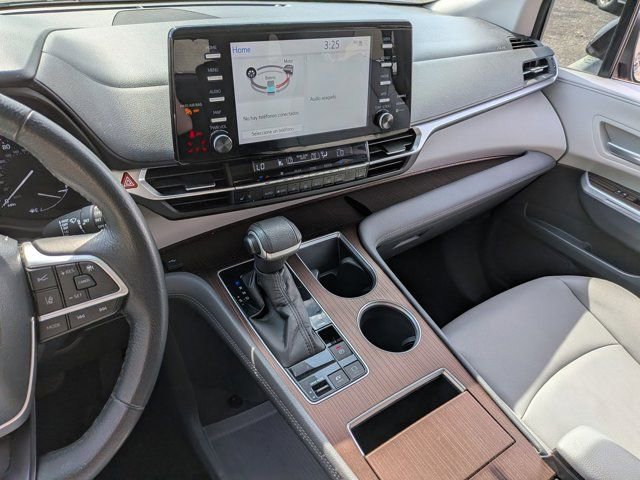 Used 2022 Toyota Sienna XLE AWD/4WD image 22