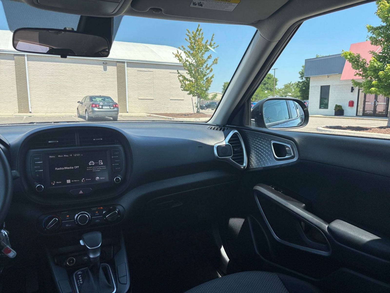 Used 2025 Kia Soul LX w/ LX Technology Package FWD image 34