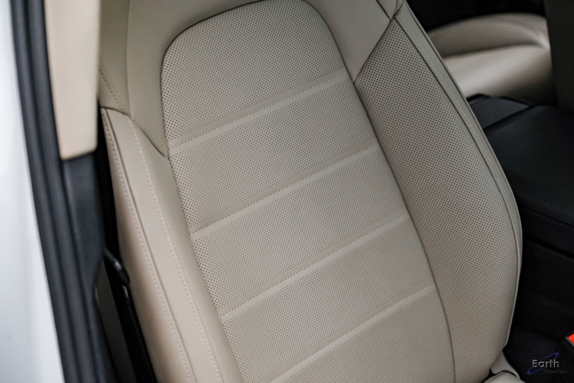 Used 2025 Porsche Panamera w/ Premium Package image 48