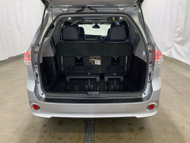 Certified 2019 Toyota Sienna SE Premium image 13