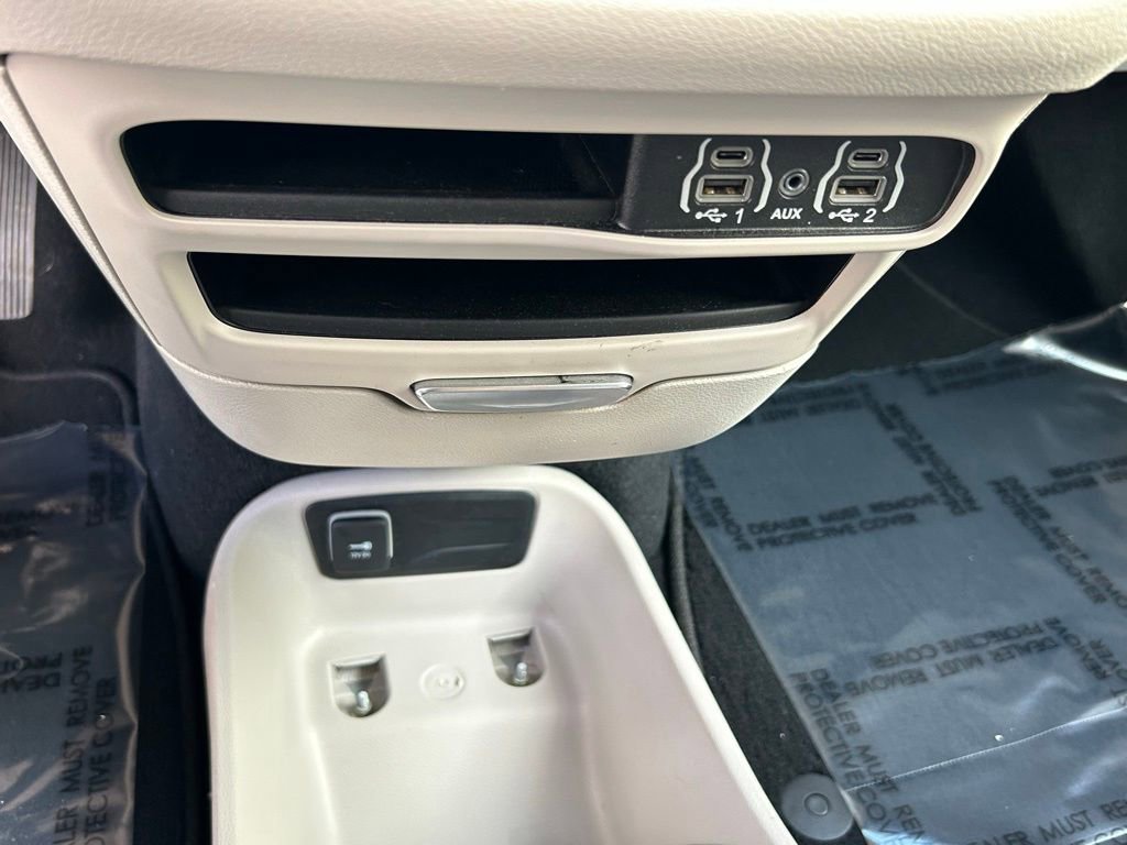 Certified 2024 Chrysler Pacifica Touring-L image 22