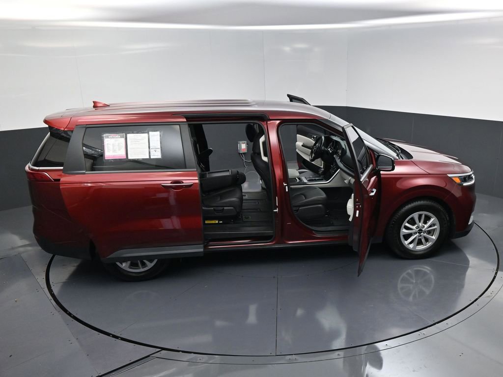 Used 2024 Kia Carnival LX image 28