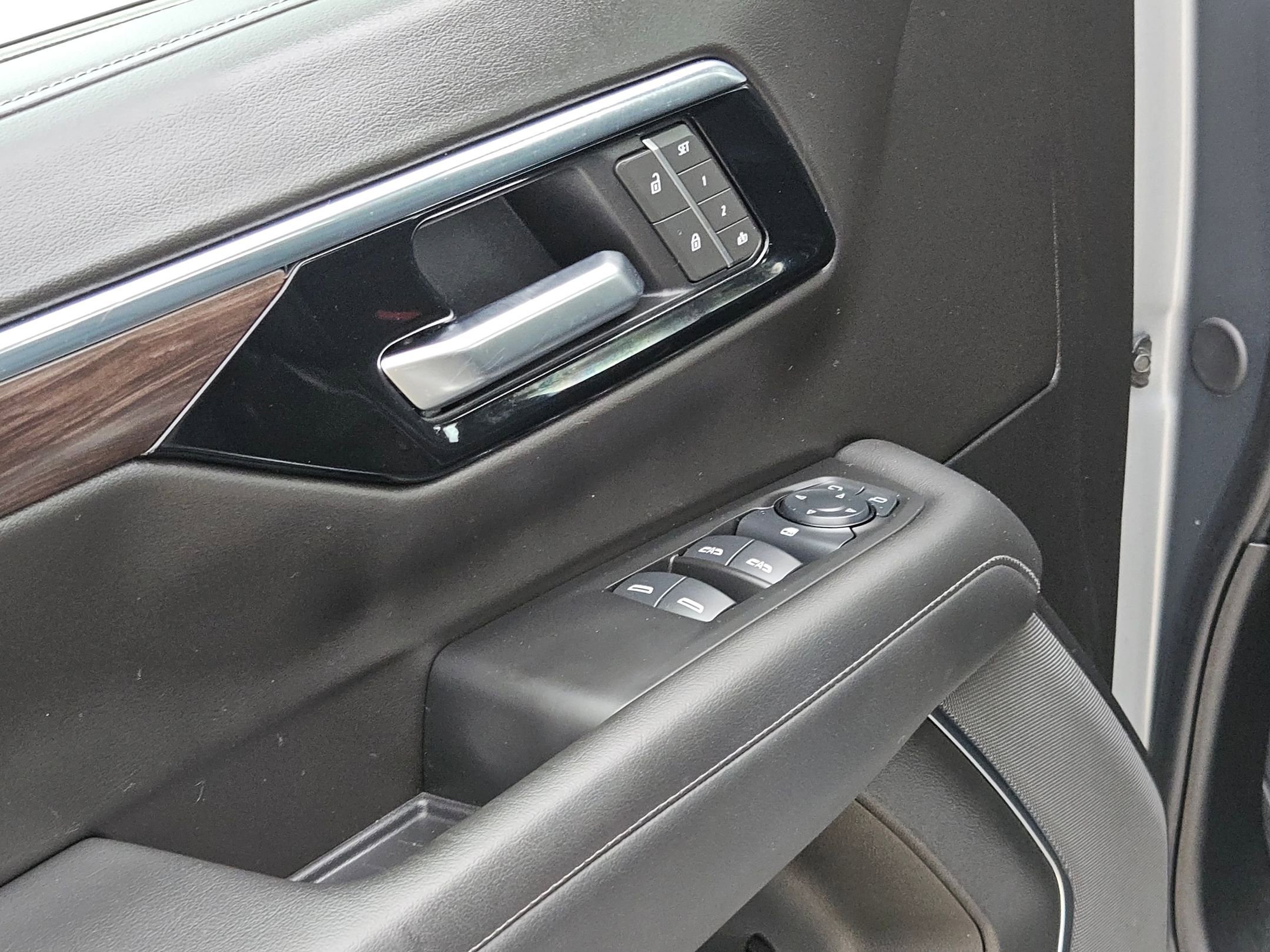 Certified 2025 Chevrolet Suburban LT AWD/4WD image 12