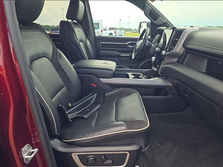 Used 2023 RAM 1500 Laramie AWD/4WD image 9