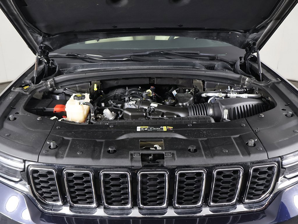 Used 2024 Jeep Grand Cherokee Limited image 20
