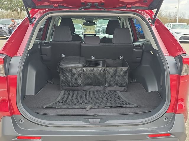 Used 2025 Toyota RAV4 LE image 12