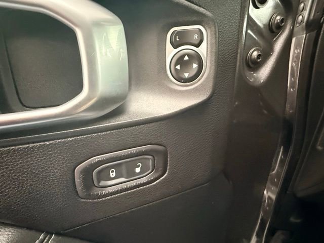Used 2020 Jeep Wrangler Unlimited Sahara AWD/4WD image 19