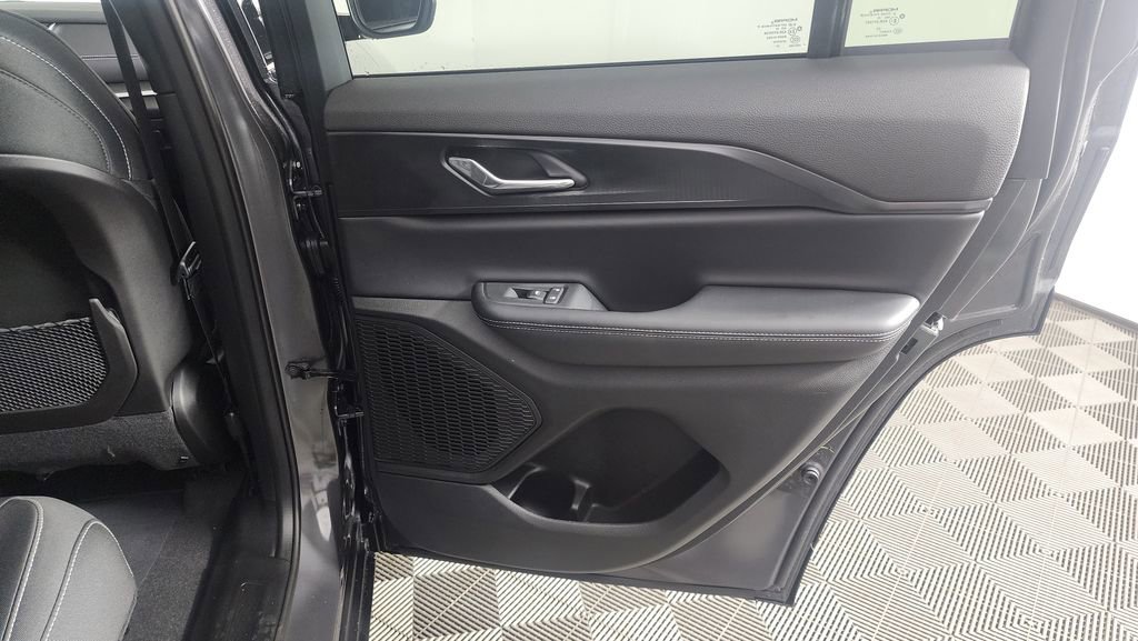 New 2025 Jeep Grand Cherokee Laredo w/ Luxury Tech Group I image 28