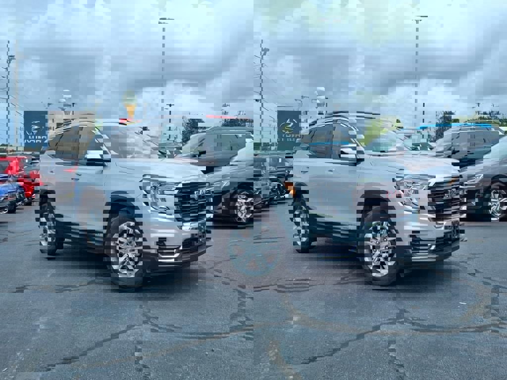 Used 2022 GMC Terrain SLE w/ Driver Convenience Package image 1