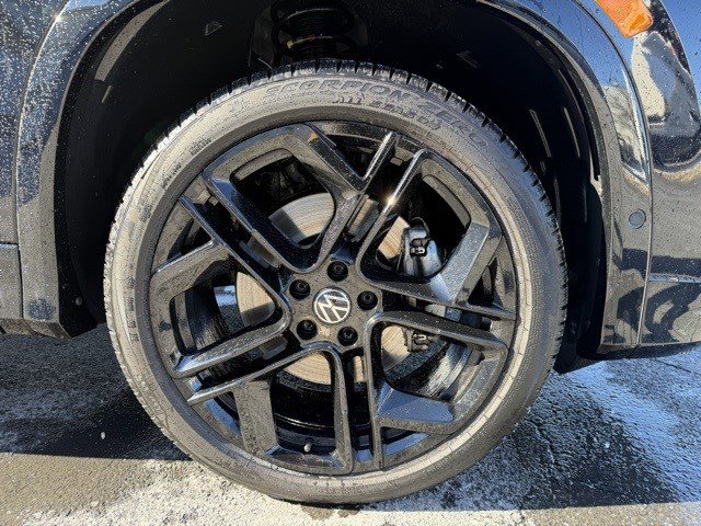 Used 2025 Volkswagen Tiguan SE R-Line image 23