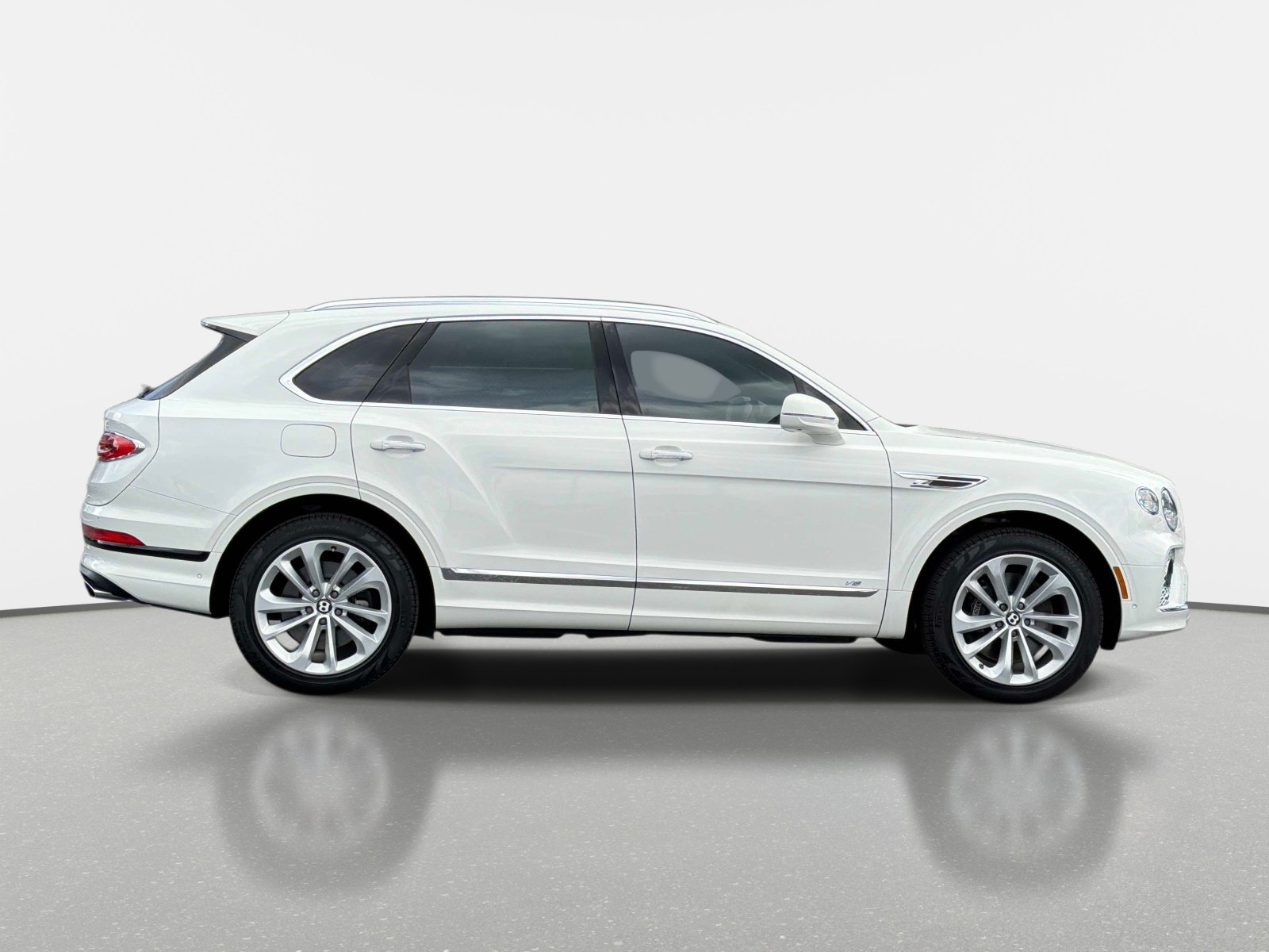 Used 2022 Bentley Bentayga AWD/4WD image 2