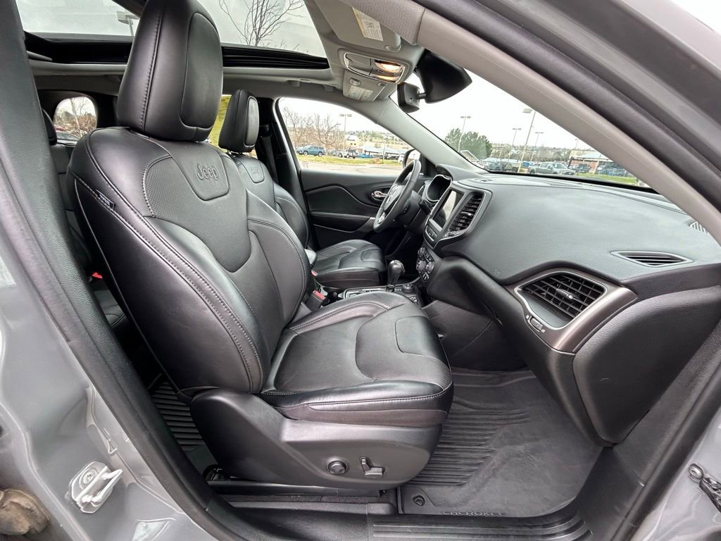 Used 2022 Jeep Cherokee Latitude Lux w/ Sun & Sound Group AWD/4WD image 33