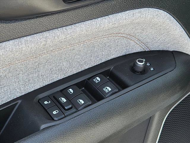 Used 2022 Jeep Compass Latitude image 11