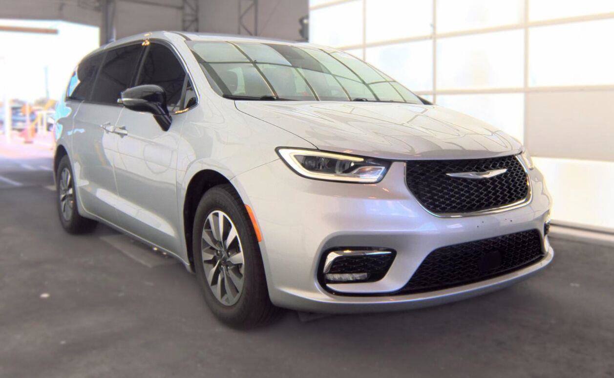 Used 2024 Chrysler Pacifica Limited FWD image 19
