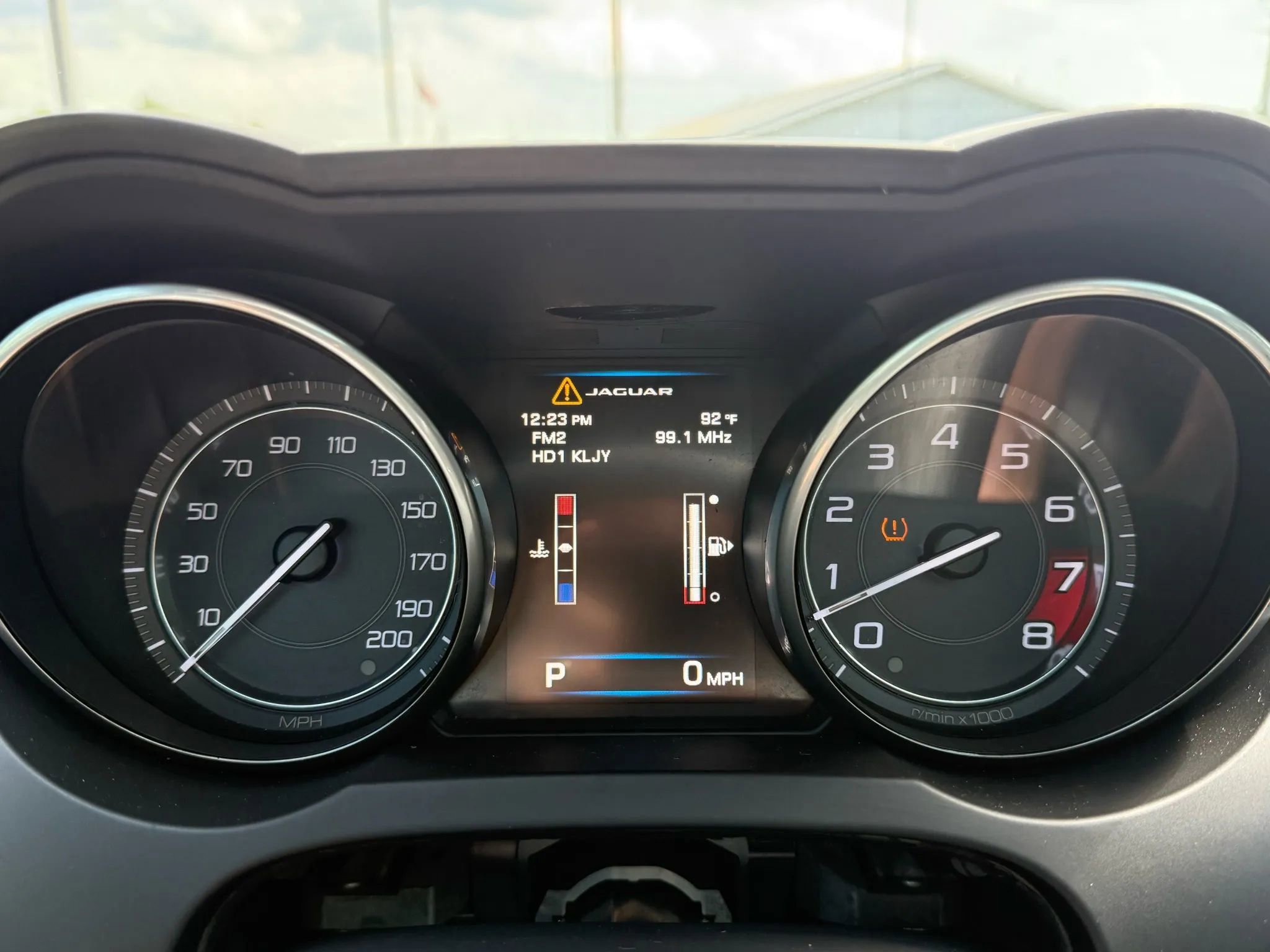 Used 2015 Jaguar F-TYPE R image 11