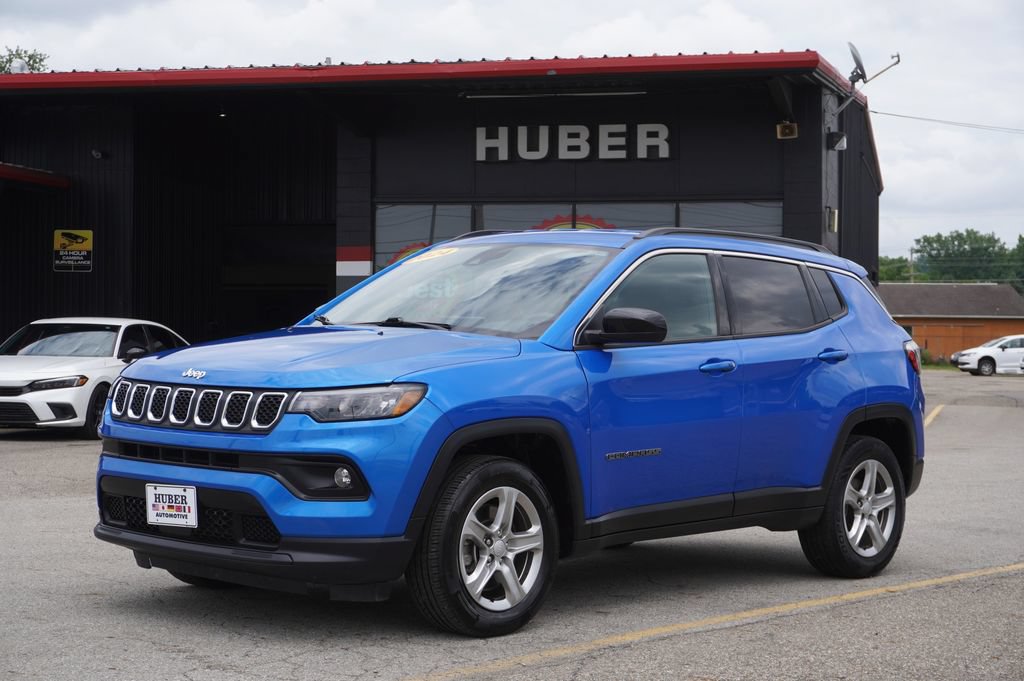 Used 2024 Jeep Compass Latitude AWD/4WD image 1