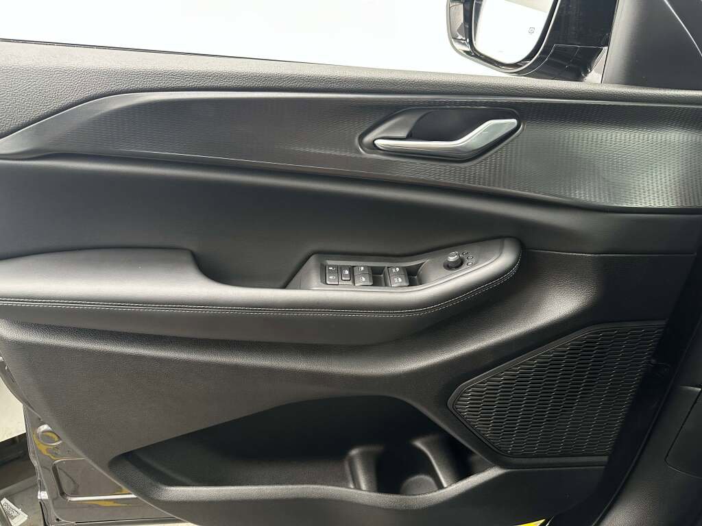 New 2025 Jeep Grand Cherokee L Laredo image 25