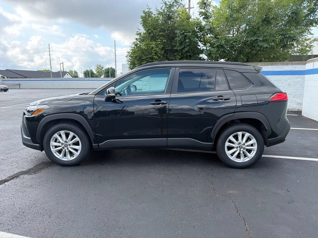 Used 2023 Toyota Corolla Cross LE w/ Moonroof Package AWD/4WD image 2