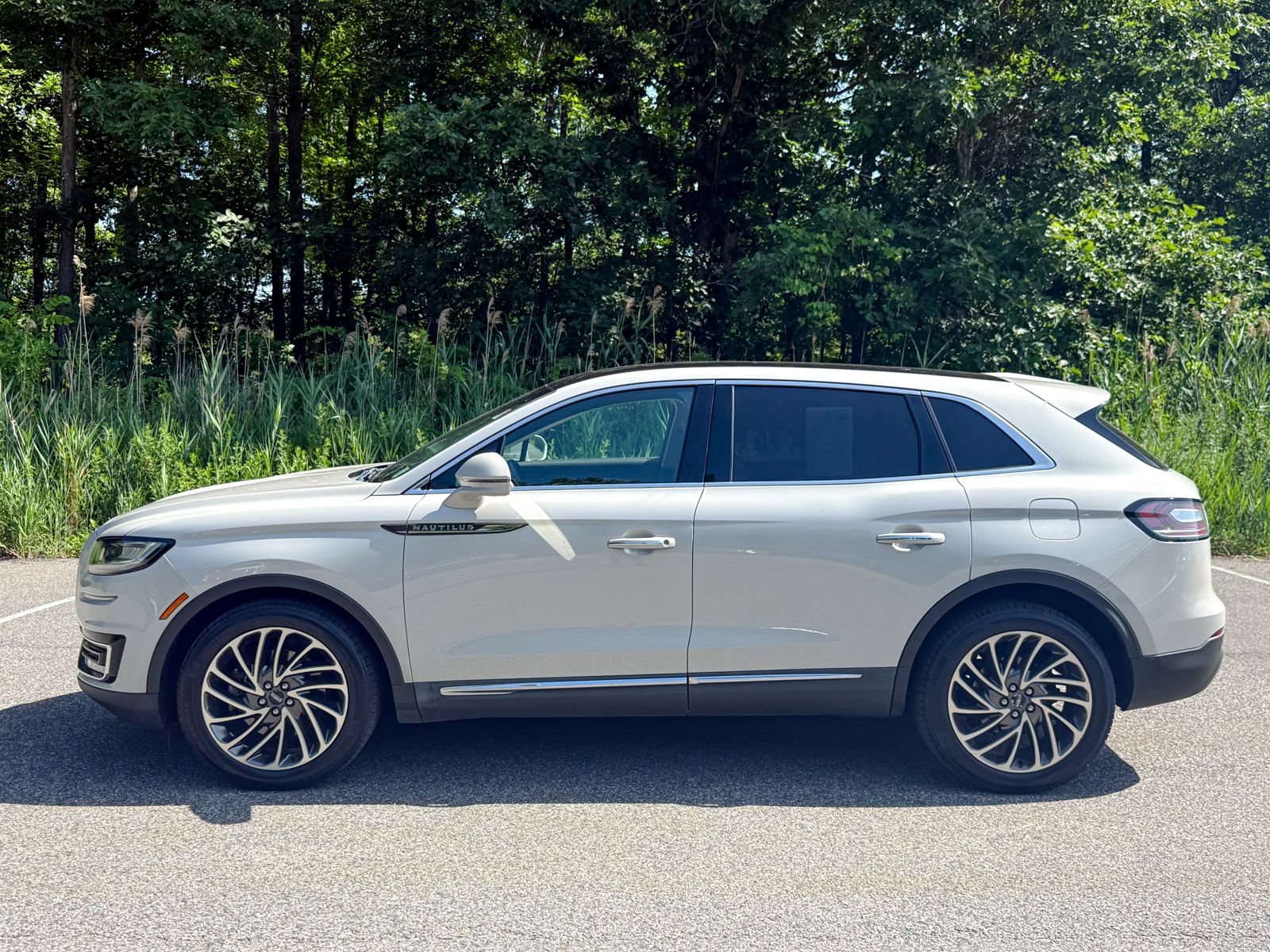Used 2019 Lincoln Nautilus Reserve w/ Class II Trailer Tow Package AWD/4WD image 8