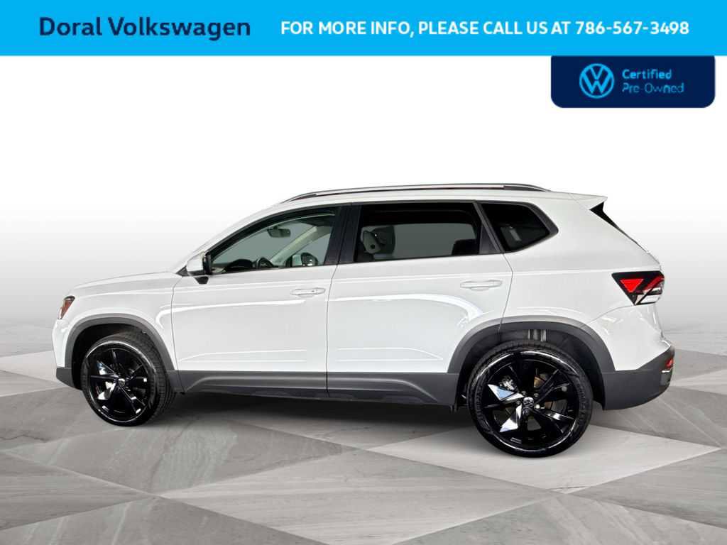 Used 2025 Volkswagen Taos SE FWD image 5