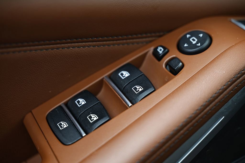 Used 2023 BMW X5 M50i w/ Executive Package image 17