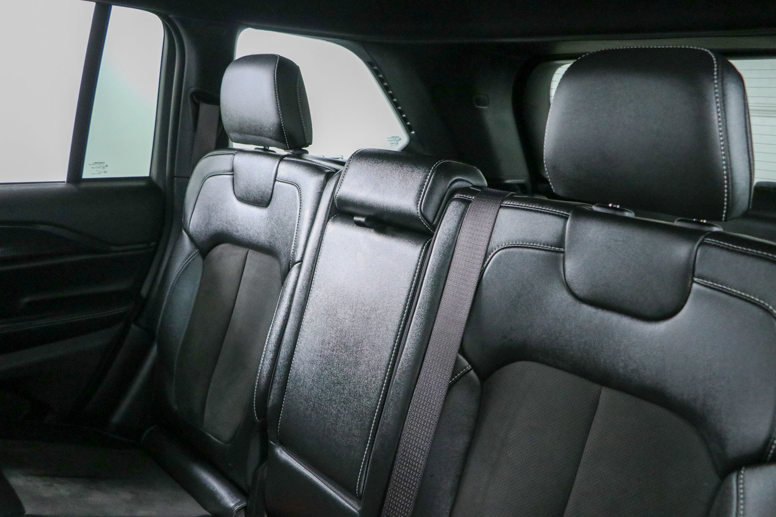 Used 2023 Jeep Grand Cherokee Altitude AWD/4WD image 25