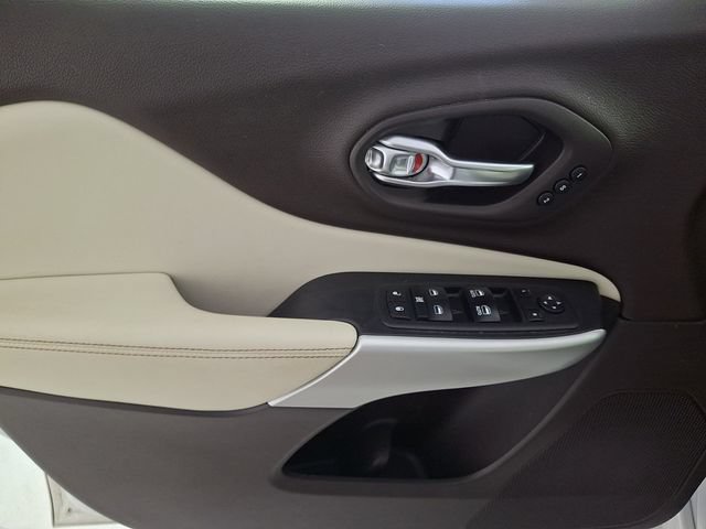 Used 2017 Jeep Cherokee Overland w/ Technology Group FWD image 14