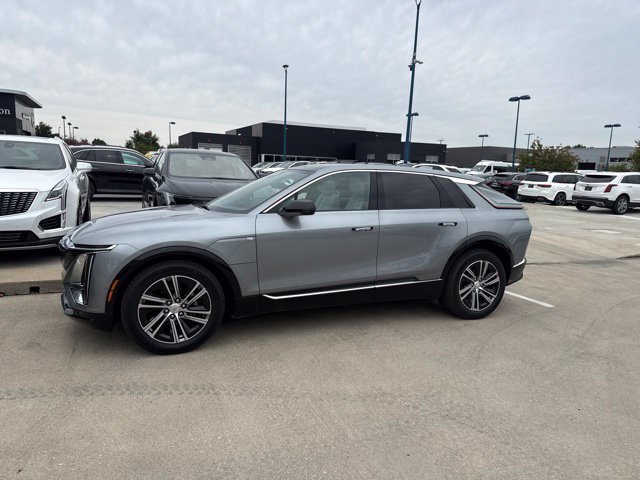 Used 2024 Cadillac Lyriq Luxury AWD/4WD image 2