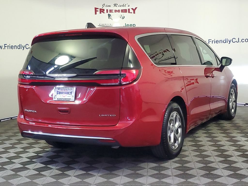 Used 2024 Chrysler Pacifica Limited FWD image 3