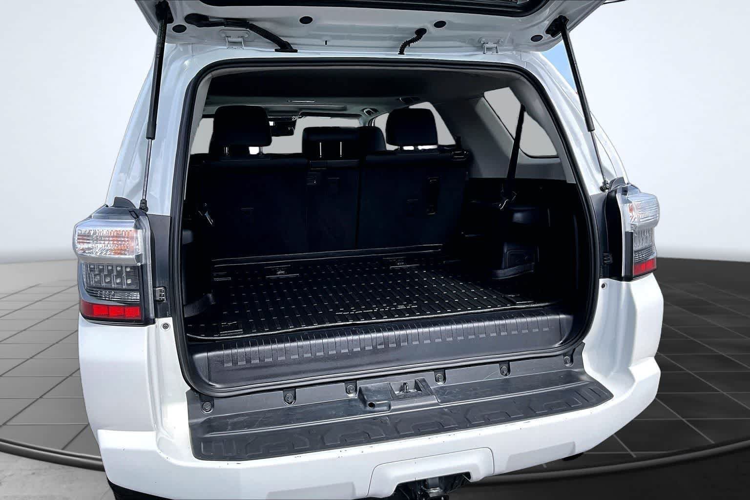 Used 2024 Toyota 4Runner SR5 Premium w/ Moonroof Package AWD/4WD image 19