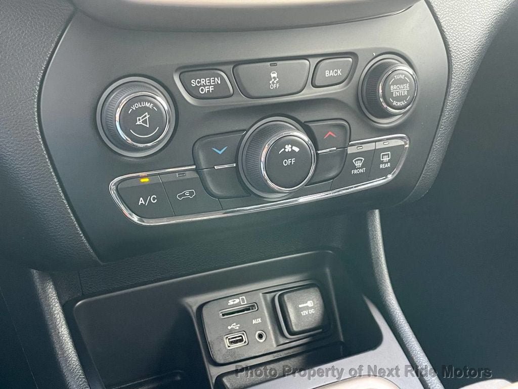 Used 2014 Jeep Cherokee Latitude FWD image 18
