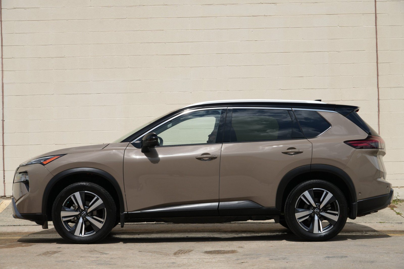 Used 2024 Nissan Rogue SL w/ SL Premium Package FWD image 8