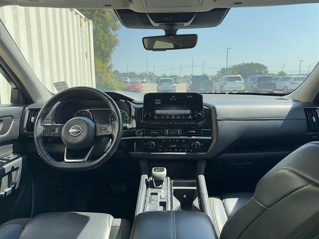 Used 2023 Nissan Pathfinder SL FWD image 3