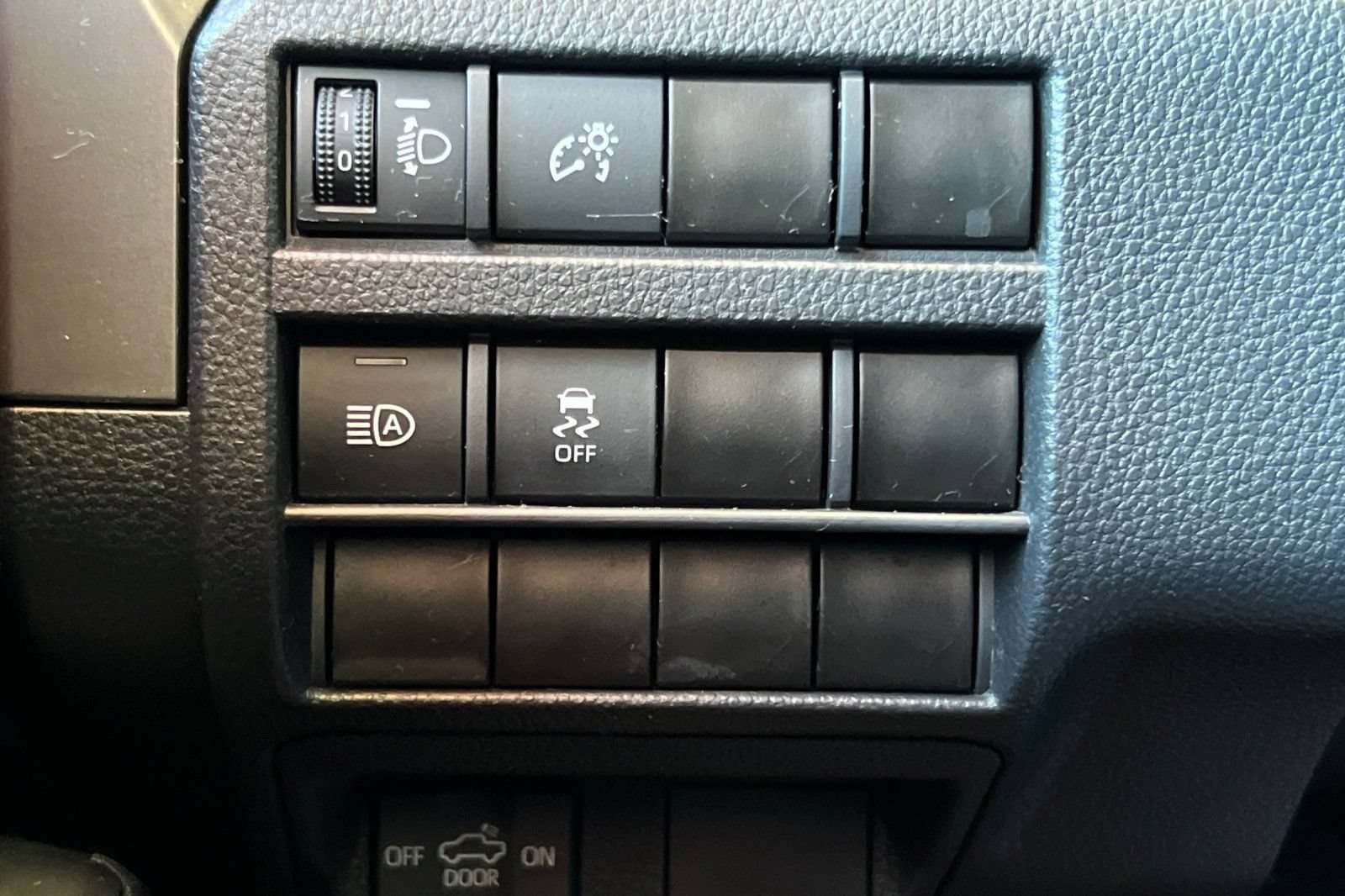 Certified 2024 Toyota Tacoma SR5 AWD/4WD image 32